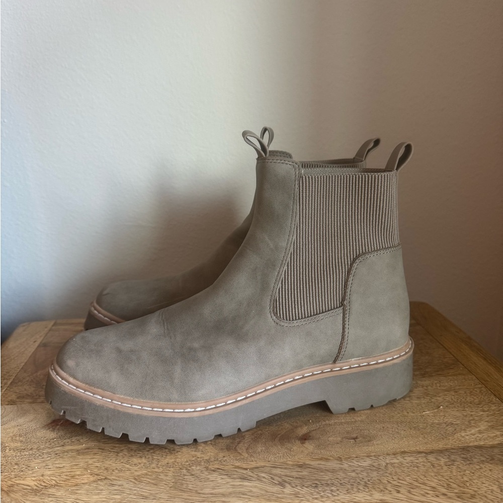 Tan Chelsea Boots